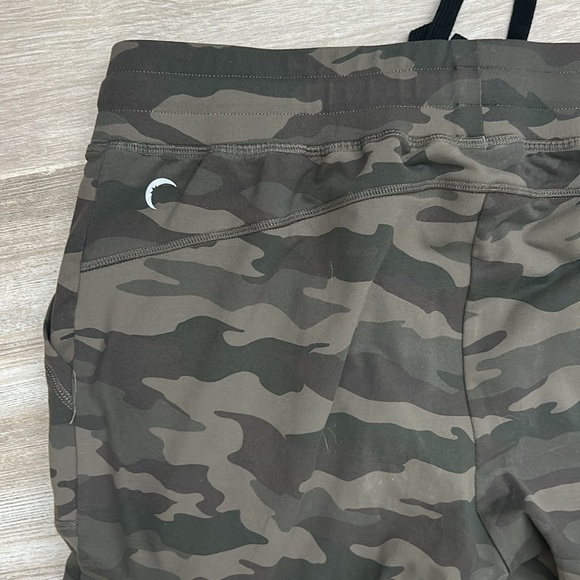 Zyia camo joggers - Picture 3 of 3